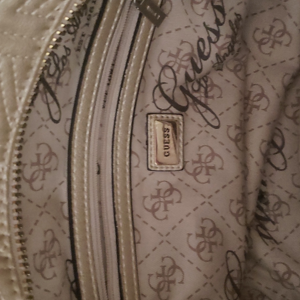 Guess Classy Purse - Picture 6 of 8